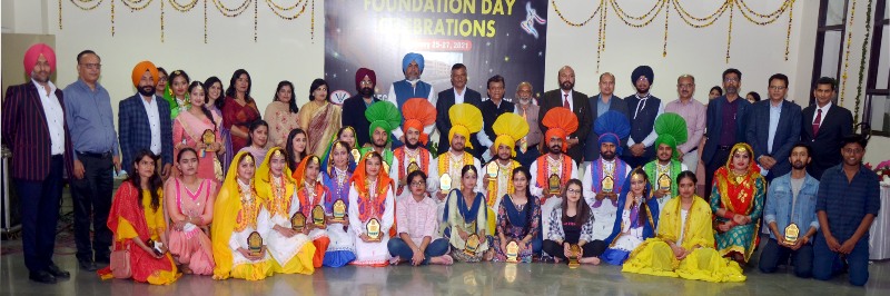 Participants with dignitaries